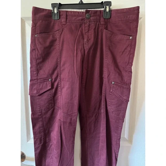 Athleta‎ Burgundy Cargo Utility Pants Women's Size 10 Tall Zippers Ankle Detail - Picture 3 of 12